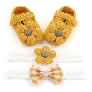 Knitted Flower Shoe